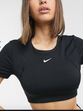 NIKE Pro AeroAdapt Crop Top - Black